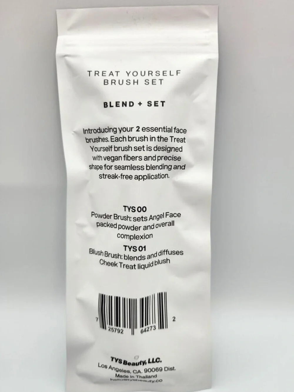 TYS Beauty Treat Yourself Brush Set NEW! FULL SIZE (00 Powder & 01 Blush Brush)